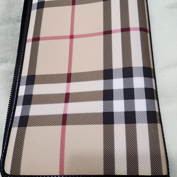 BURBERRY BRAND-NEW GIANT WALLET ORGANIZER comes with dustbag and COA - Picture 12 of 16